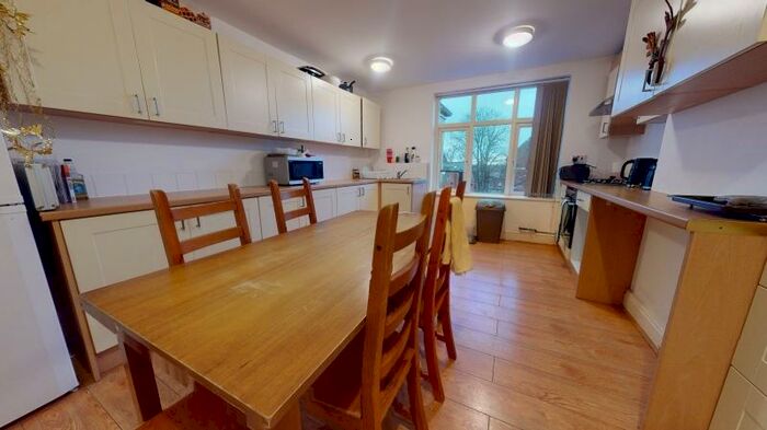 5 Bedroom Flat To Rent In Hyde Terrace, University, Leeds, LS2