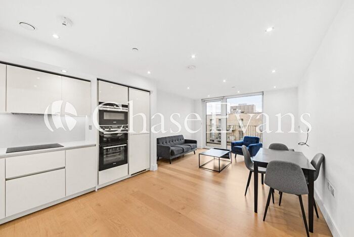 2 Bedroom Flat For Sale In Croxley Court, Garnet Place, West Drayton, London, UB7