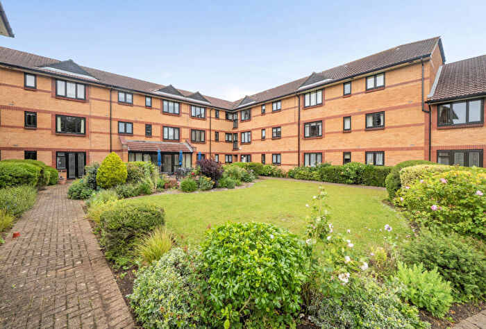 2 Bedroom Apartment For Sale In Cloverdale Drive, Longwell Green, Bristol, Gloucestershire, BS30