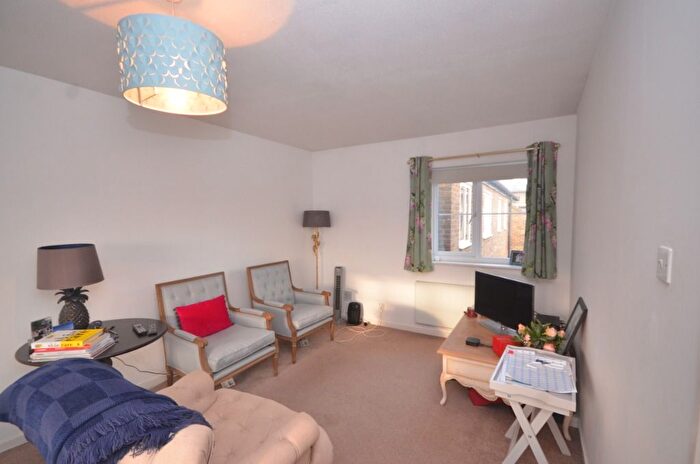 2 Bedroom Flat To Rent In St Gerards Close, Clapham Common, Clapham, London, SW4
