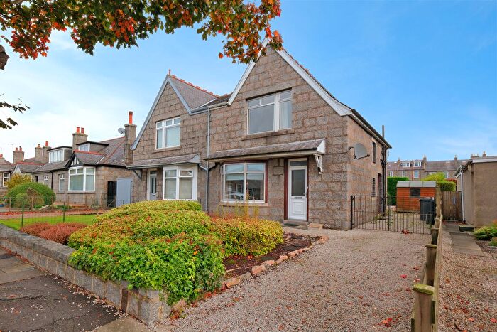 3 Bedroom Semi-detached House For Sale In Hammersmith Road, The West End, Aberdeen, AB10