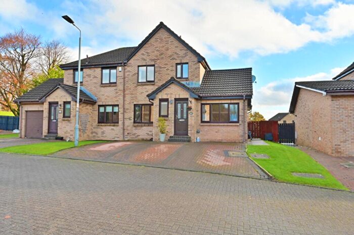 4 Bedroom Semi-Detached House For Sale In Turnhill Drive, Erskine, PA8