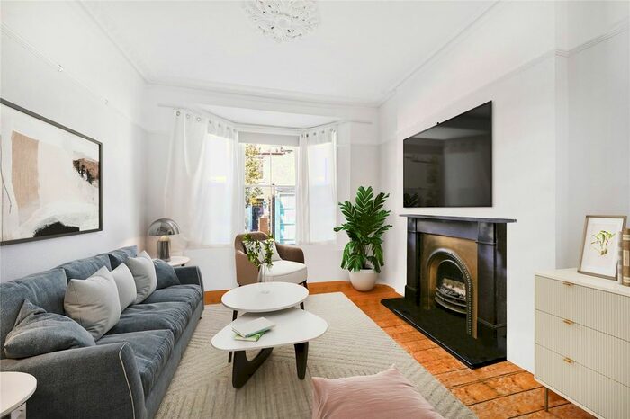 2 Bedroom Flat To Rent In Overstone Road, Brackenbury Village, Hammermsith, London, W6