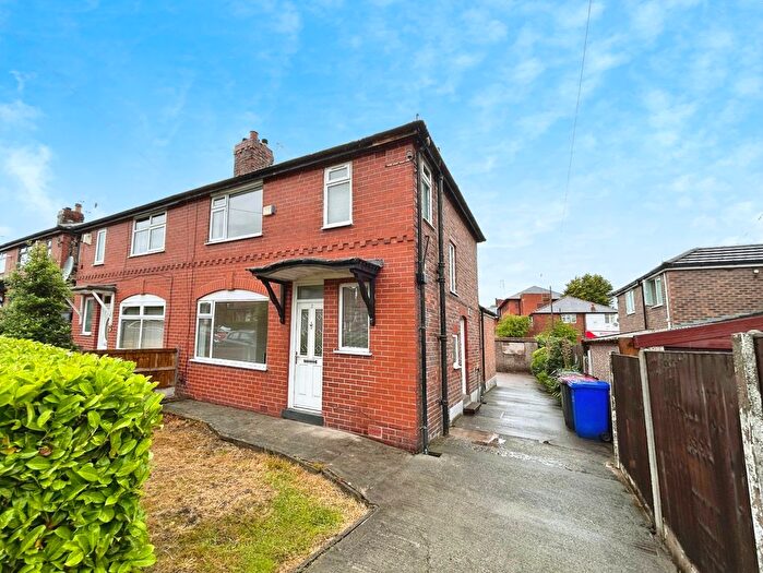 3 Bedroom Semi-Detached House To Rent In Shirley Avenue, Pendlebury, Swinton, Manchester, M27