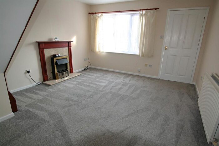 2 Bedroom End Of Terrace House To Rent In Thistle Close, Worcester, WR5