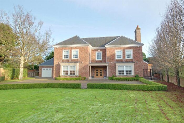 4 Bedroom Detached House For Sale In Park Lane, Swanland, HU14
