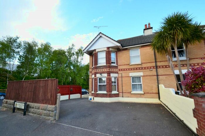 2 Bedroom Flat To Rent In Branksome, BH12