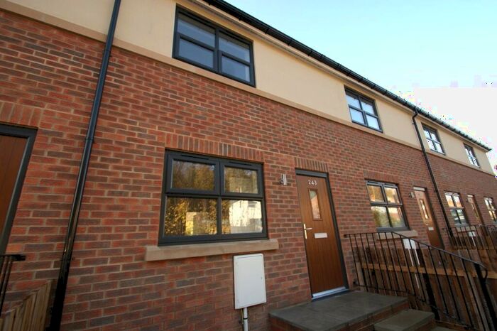 2 Bedroom House To Rent In Pudsey Road, Leeds, West Yorkshire, LS13