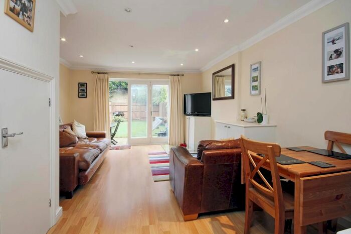 2 Bedroom Property To Rent In Glenburnie Road, London SW17