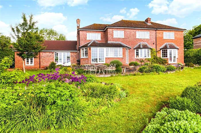 4 Bedroom Detached House For Sale In Bath Road, Marlborough, SN8