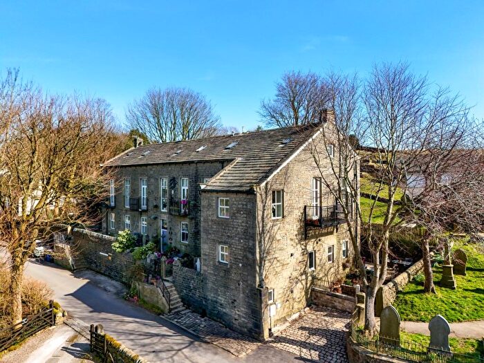 4 Bedroom End Of Terrace House For Sale In Winewall Lane, Winewall, BB8