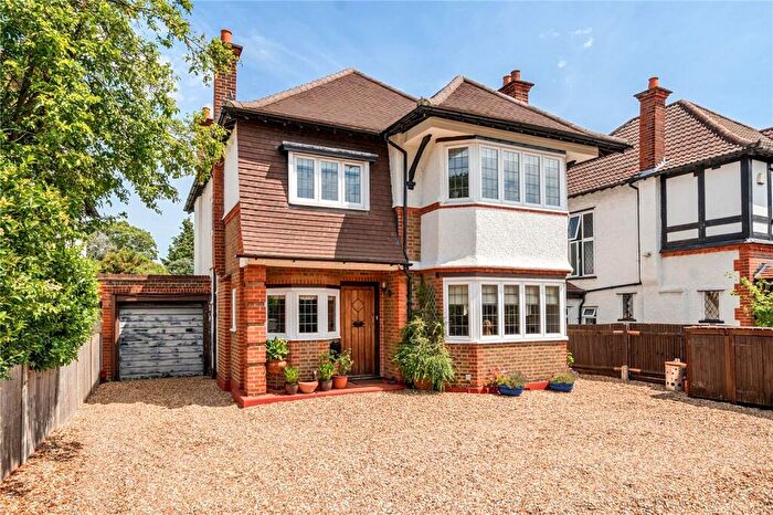 4 Bedroom Detached House For Sale In Hersham Road, Walton-On-Thames, KT12