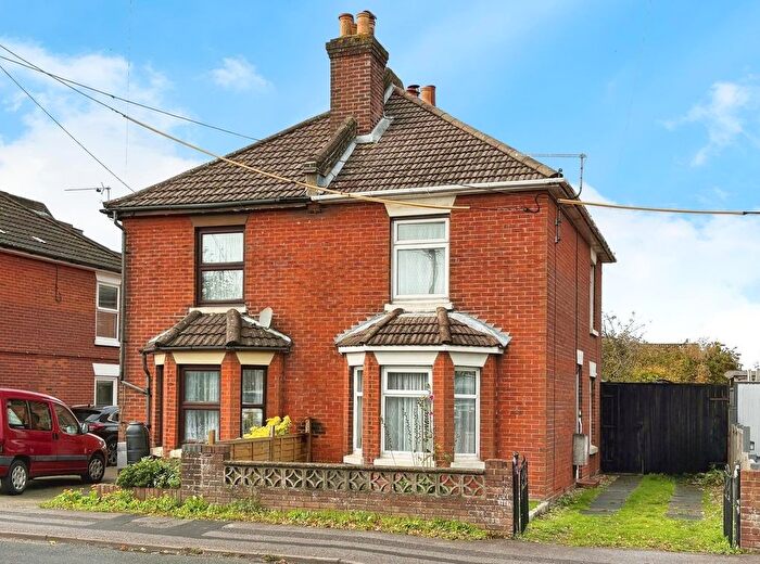 3 Bedroom Semi-detached House For Sale In Hamble Lane, Southampton, SO31