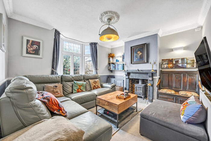 2 Bedroom Semi-Detached House For Sale In Shaftesbury Road, Romford, RM1