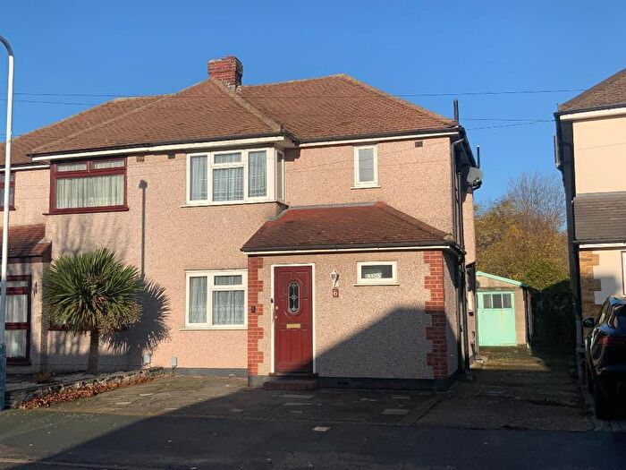 3 Bedroom Semi Detached House For Sale In Lancaster Drive, Hornchurch, Essex, RM12
