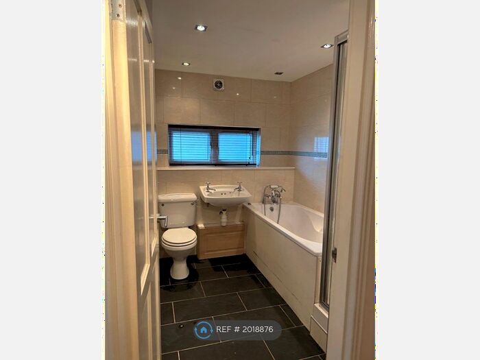 2 Bedroom Flat To Rent In Walker Court, Cumnock, KA18