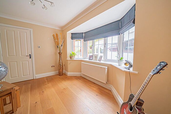 5 Bedroom Detached House For Sale In Grovefield Crescent, Balsall Common, CV7