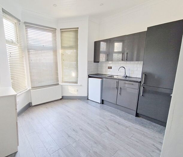 1 Bedroom Studio To Rent In Thorold Road, Ilford, Essex, IG1