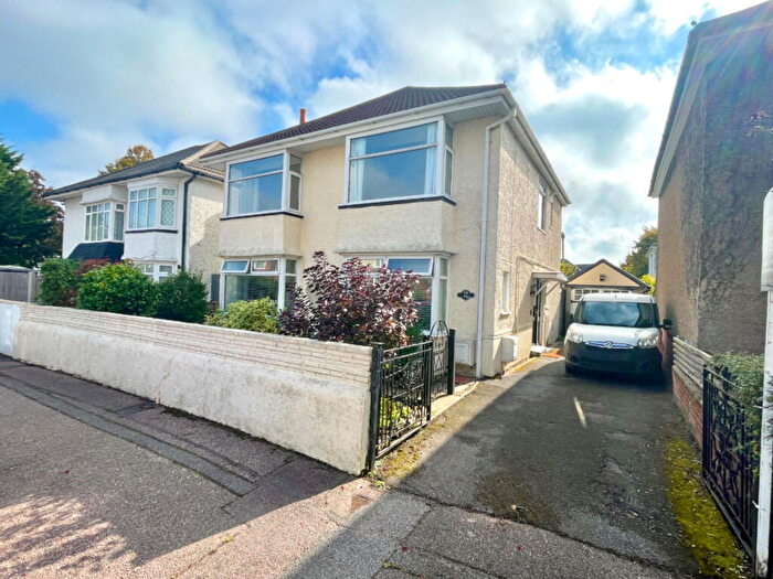 2 Bedroom Flat For Sale In The Avenue, Bournemouth, BH9