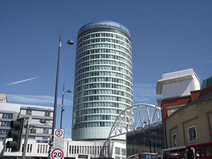 1 Bedroom Flat To Rent In The Rotunda, New Street, Birmingham, West Midlands, B2