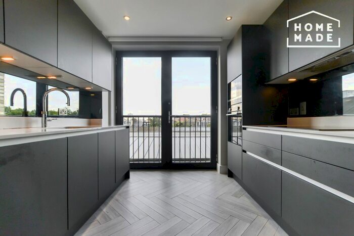 2 Bedroom Flat To Rent In Battersea Park Road, London, SW8