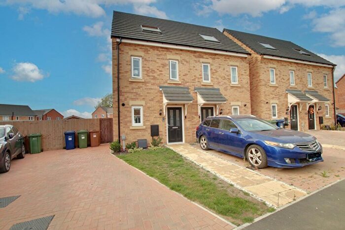 3 Bedroom Semi-Detached House For Sale In Fillenham Way, Chatteris, PE16