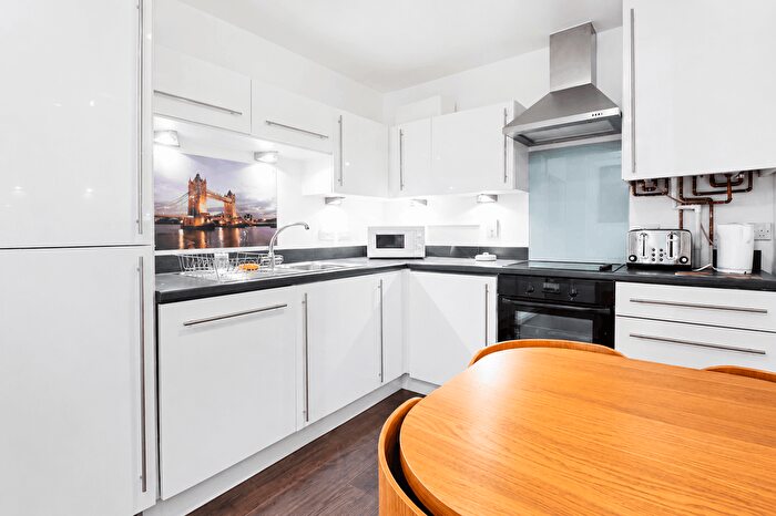 1 Bedroom Flat To Rent In Peregrine Court, TW3