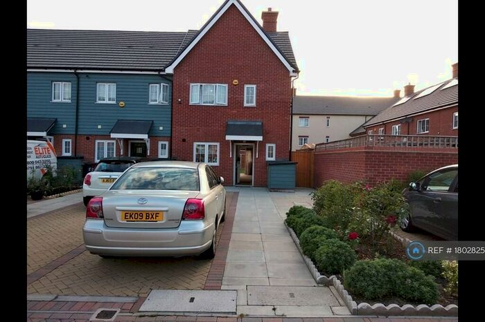 3 Bedroom End Of Terrace House To Rent In Twist Way, Slough, SL2