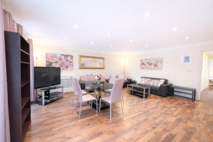 3 Bedroom Flat To Rent In Princes Gate, London, SW7