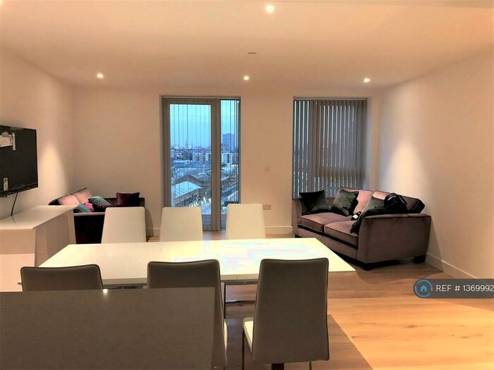 2 Bedroom Flat To Rent In Ariel House, London, E1W