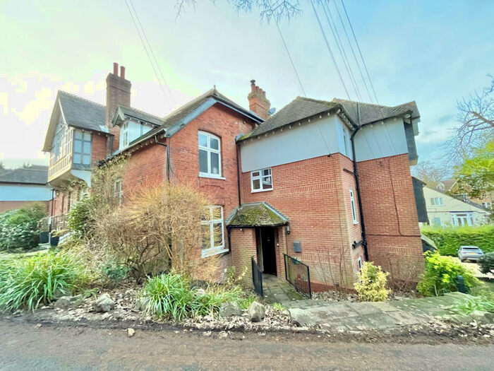 2 Bedroom Flat To Rent In The Mount, Chislehurst, Bromley, BR7