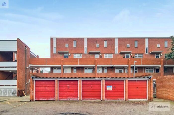 1 Bedroom Flat To Rent In Borrowdale Close, Ilford, IG4