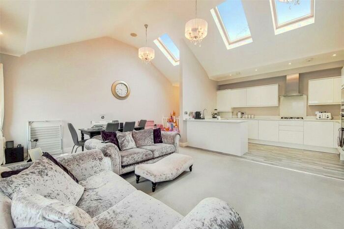 2 Bedroom Apartment To Rent In Viscount Mews, Chislehurst, BR7