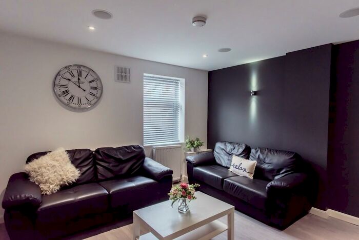 5 Bedroom Terraced House To Rent In Queen Anne Street, Stoke-On-Trent, Staffordshire, ST4