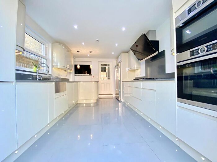 5 Bedroom Terraced House To Rent In Perch Street, Hackney, E8