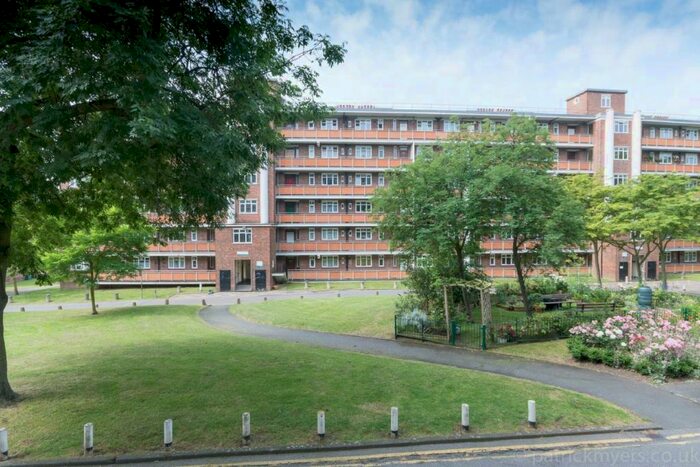2 Bedroom Flat To Rent In Lordship Lane London, SE22