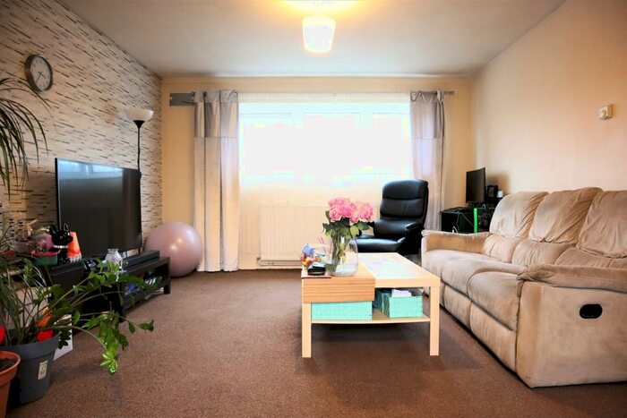 2 Bedroom Flat To Rent In Dunvedin Place, Hodge Lea, Milton Keynes, MK12