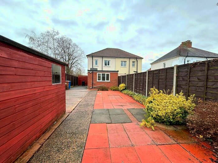 2 Bedroom End Of Terrace House To Rent In Price Avenue, Mile Oak, Tamworth, Staffordshire, B78