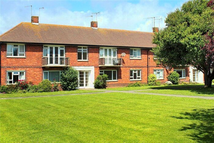 2 Bedroom Flat To Rent In Parkside Court, Meadow Way, Littlehampton, West Sussex BN17