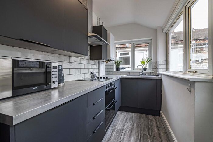 3 Bedroom Terraced House To Rent In Bed +Study -Available Now!, LN2