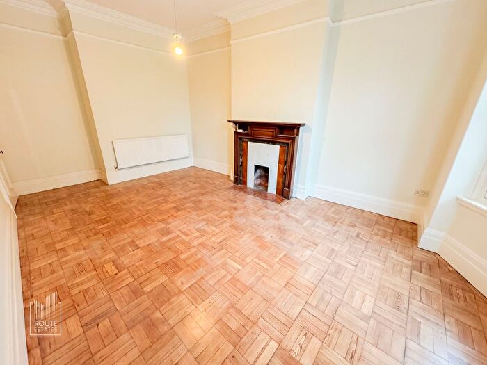 2 Bedroom Flat To Rent In Mare Street, London, E8