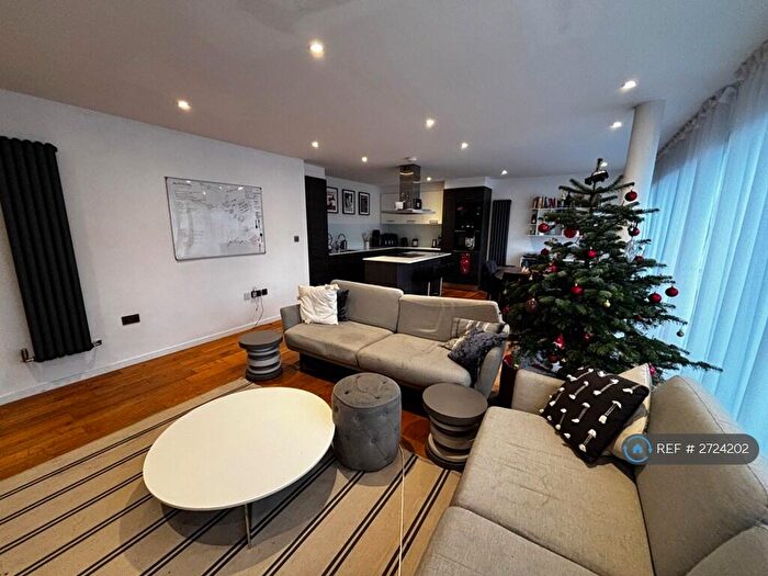 2 Bedroom Flat To Rent In Queens Row, London, SE17