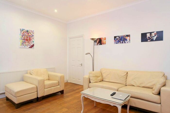 3 Bedroom Flat To Rent In Philbeach Gardens, Earls Court, London, SW5