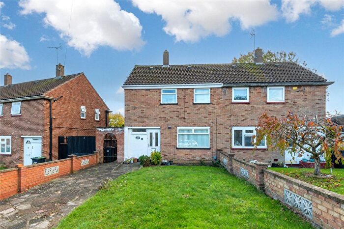 2 Bedroom Semi-detached House For Sale In Long Close, Luton, Bedfordshire, LU2