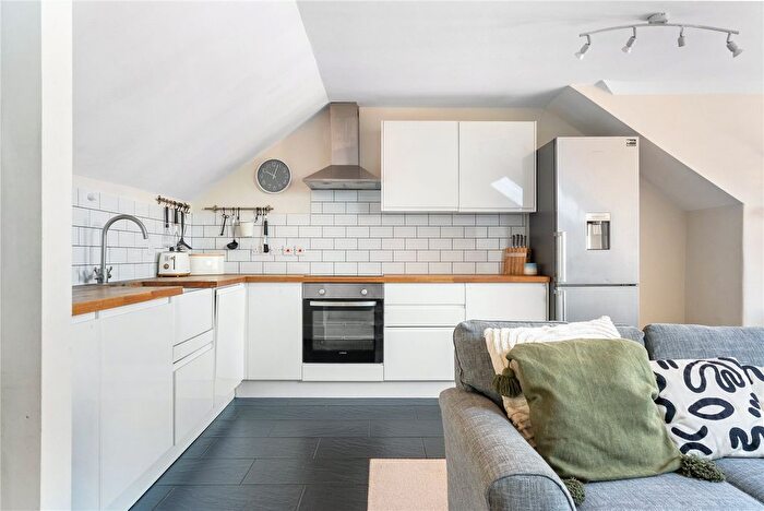 2 Bedroom Flat For Sale In Thornbury Road, Brixton, SW2
