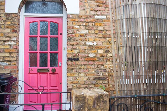 3 Bedroom Terraced House To Rent In Lambton Rd, Finsbury Park/ Stroud Green, N19