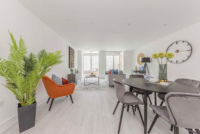 1 Bedroom Flat To Rent In Chiswick High Road, Chiswick, W4