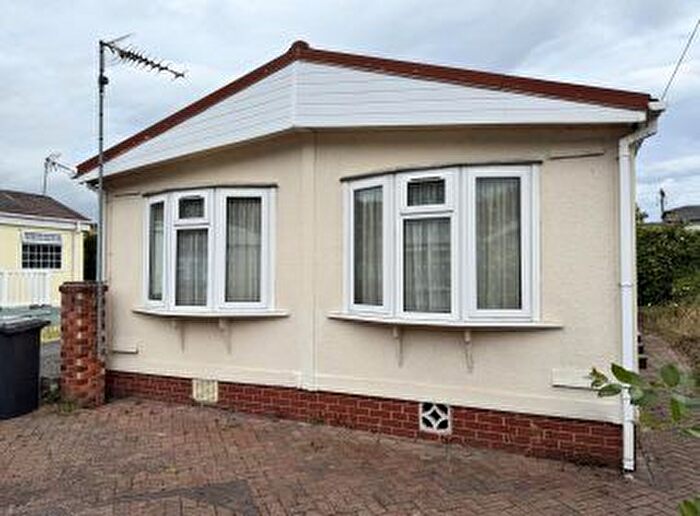 2 Bedroom Mobile/park Home For Sale In Bannister Drive, Llay, Wrexham, LL12