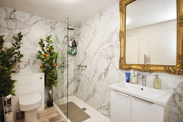 2 Bedroom Flat For Sale In Crown Way, Lillington, Leamington Spa, CV32