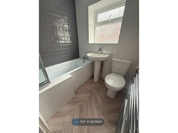 2 Bedroom Terraced House To Rent In Kentucky Street, Oldham, OL4
